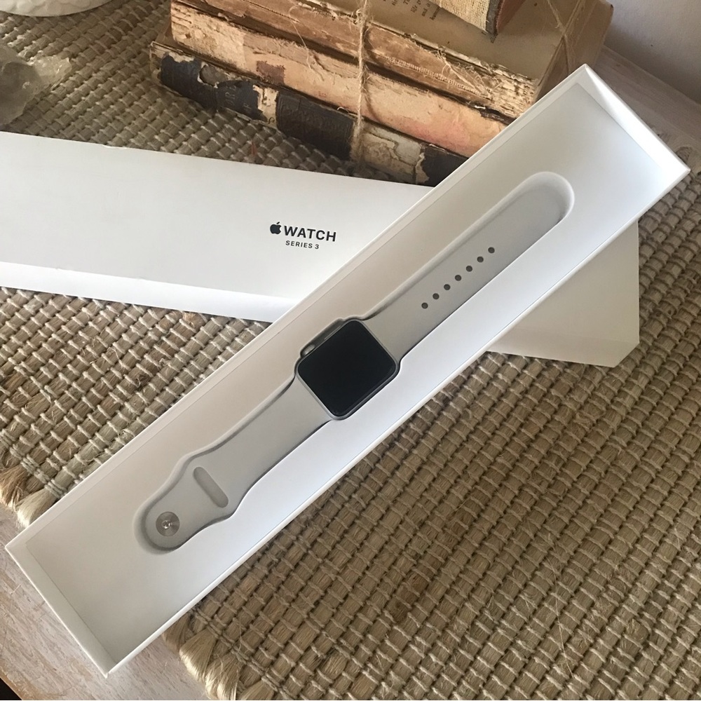 • New Apple Watch Series 3 •